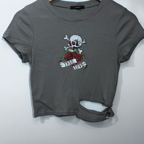 Forever 21 Gray Graphic Crop T-Shirt - Picture 1 of 4